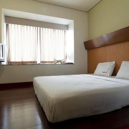 Hotel Reddoorz @ Gegerkalong Girang Bandung Exterior foto