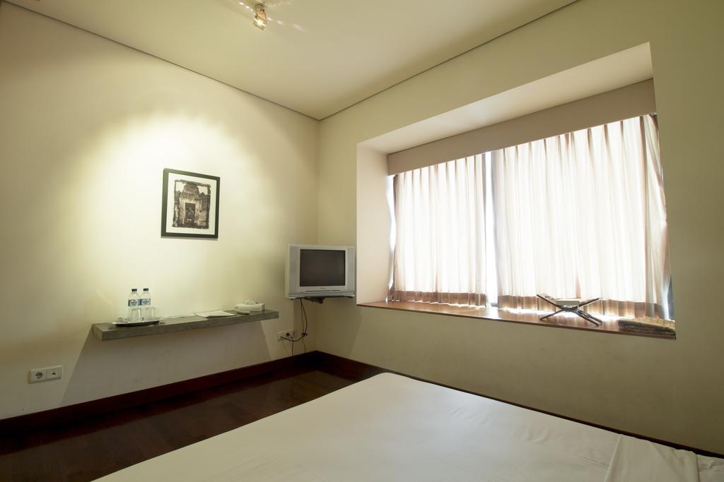Hotel Reddoorz @ Gegerkalong Girang Bandung Zimmer foto