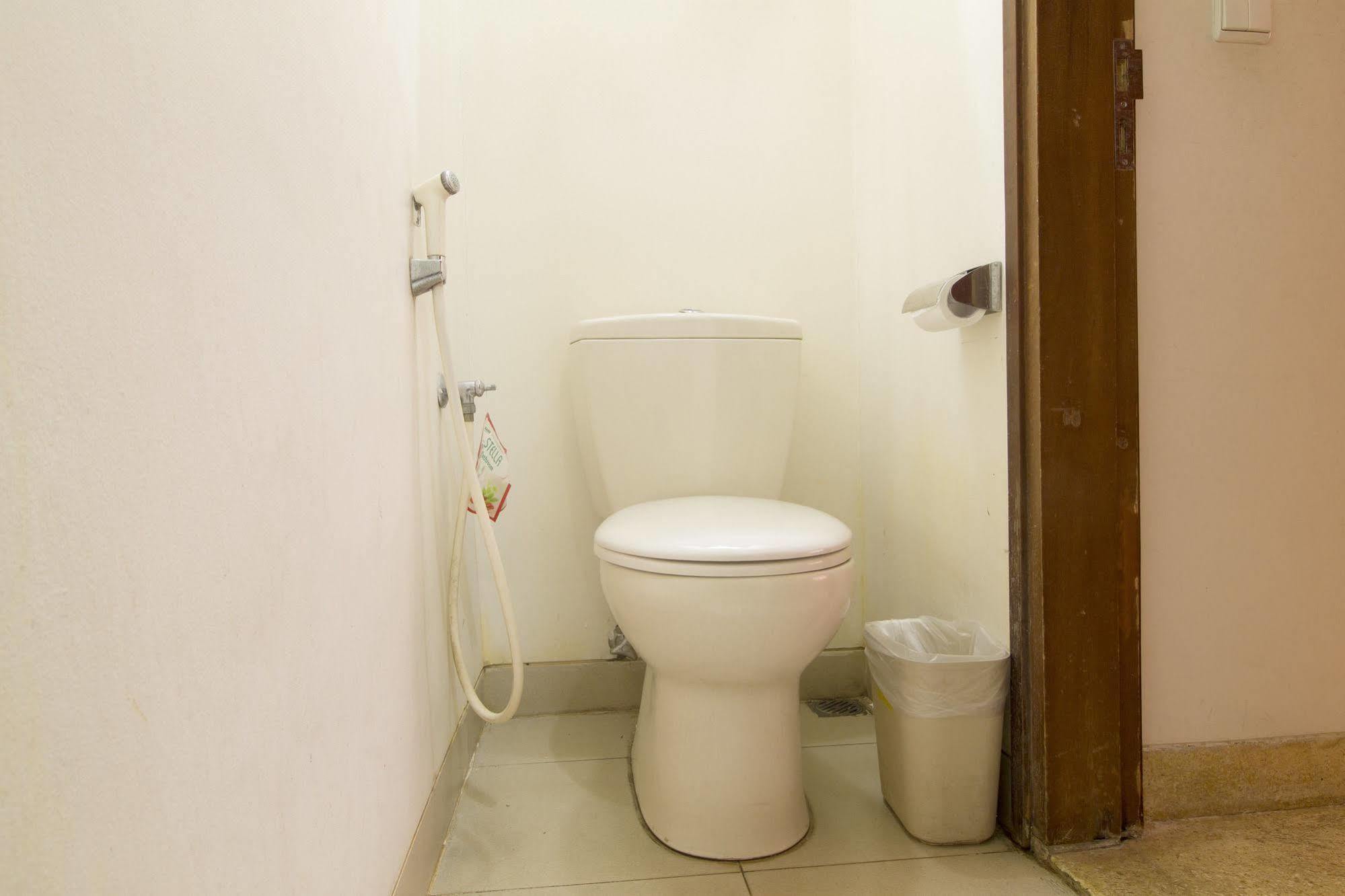 Hotel Reddoorz @ Gegerkalong Girang Bandung Exterior foto