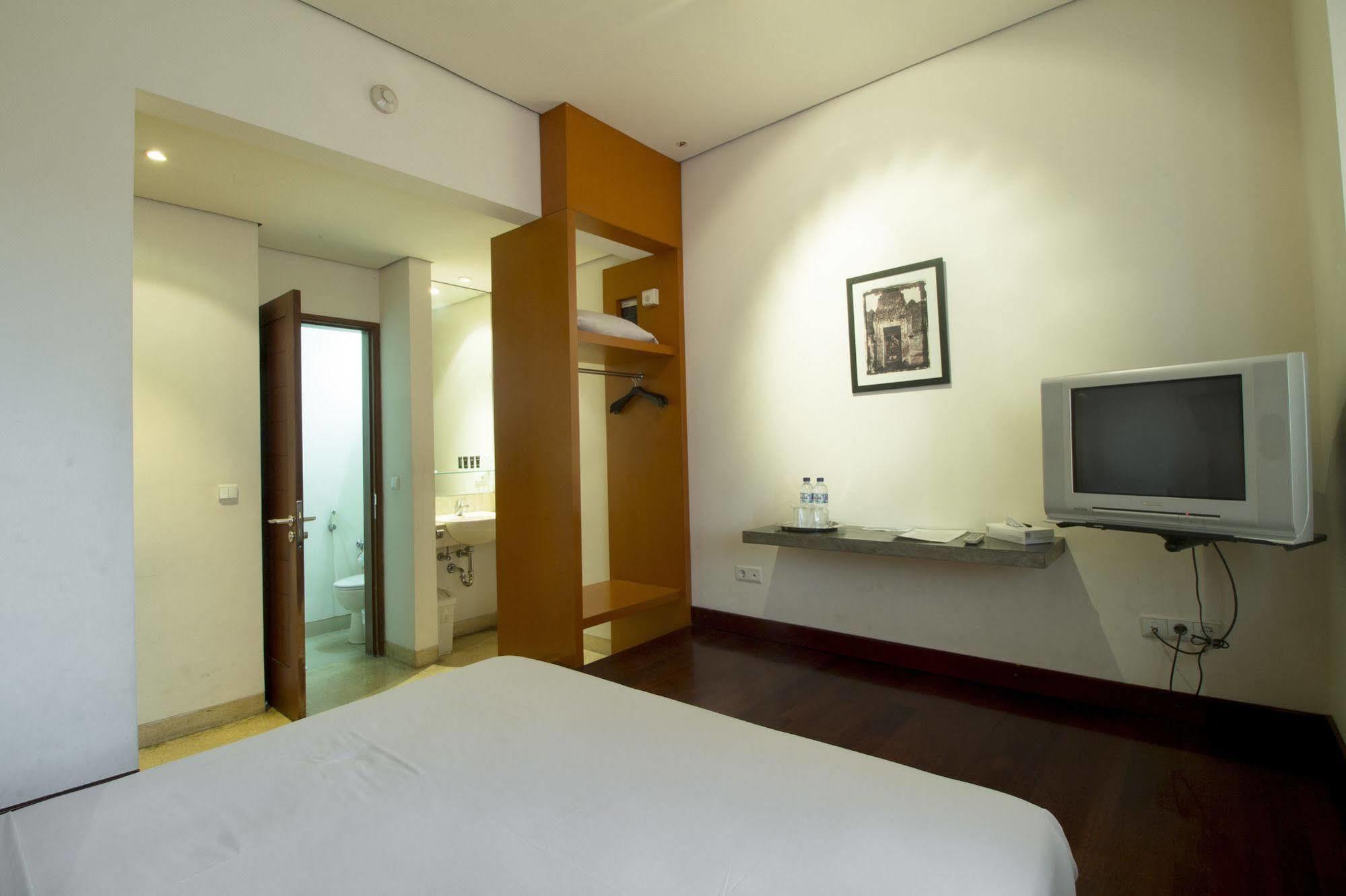 Hotel Reddoorz @ Gegerkalong Girang Bandung Exterior foto