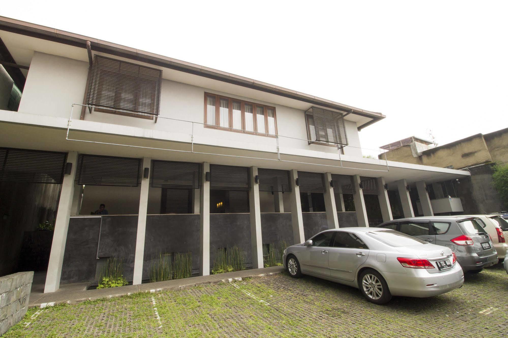 Hotel Reddoorz @ Gegerkalong Girang Bandung Exterior foto