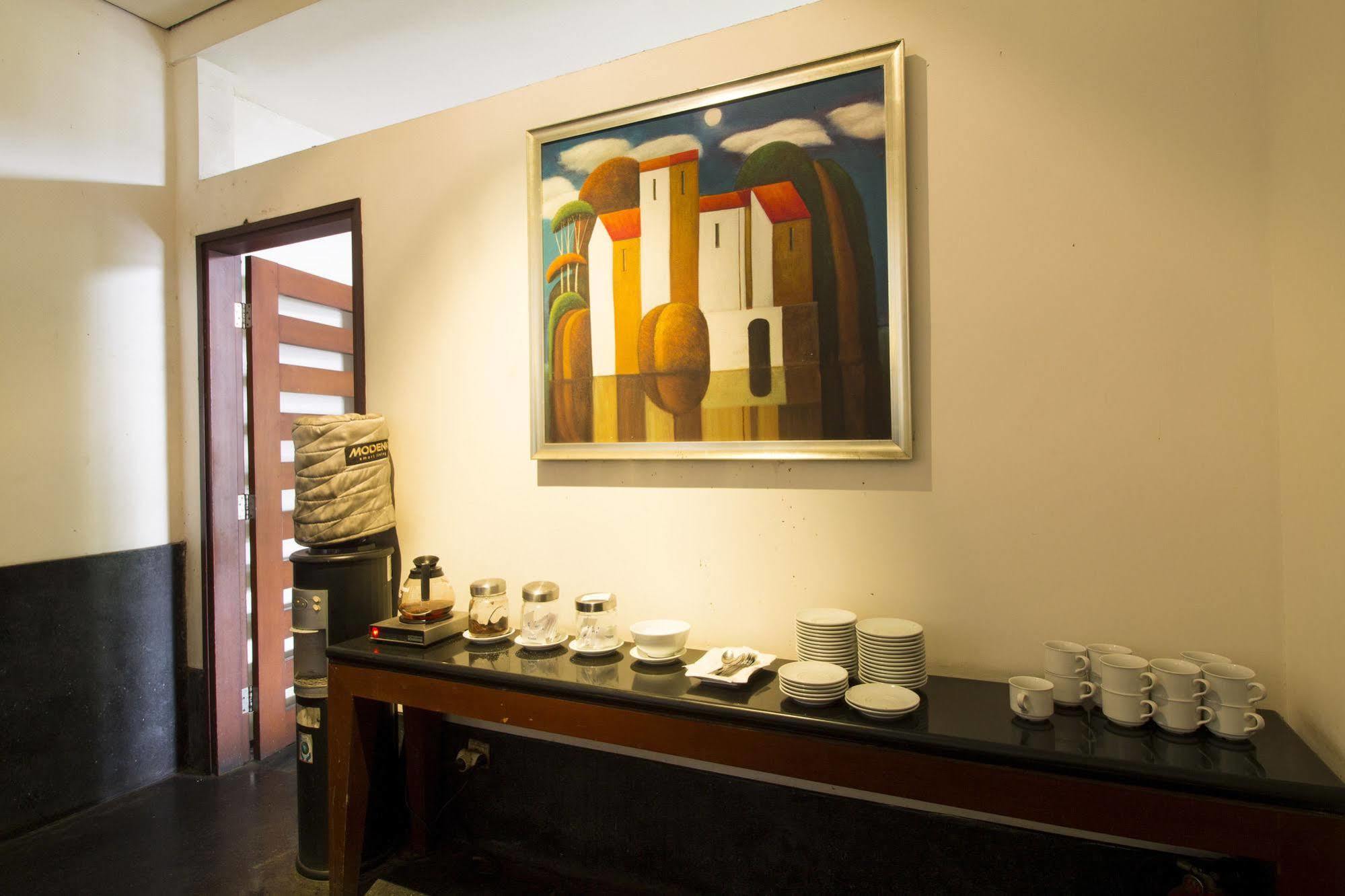 Hotel Reddoorz @ Gegerkalong Girang Bandung Exterior foto